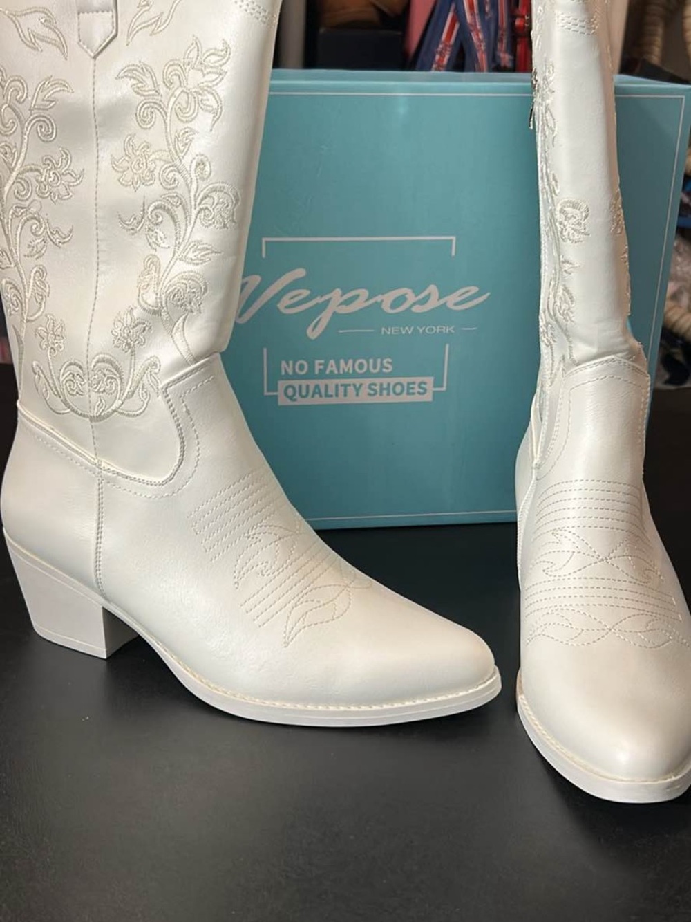Vepose size 11 White Embroidered Western Boots for Women